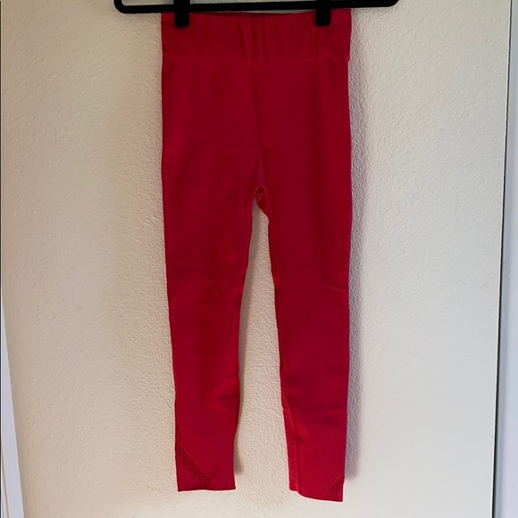 CLOSET CLEAROUT! NWOT Fabletics Leggings - Picture 4 of 5